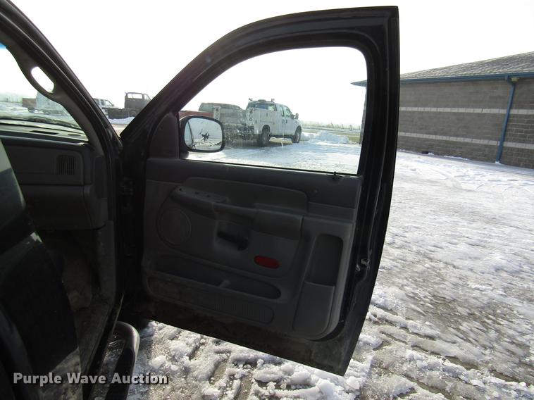 image for item DE5939 2004 Dodge Ram 1500 SLT pickup truck