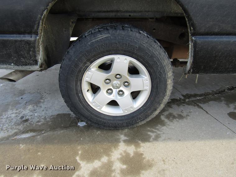 image for item DE5939 2004 Dodge Ram 1500 SLT pickup truck