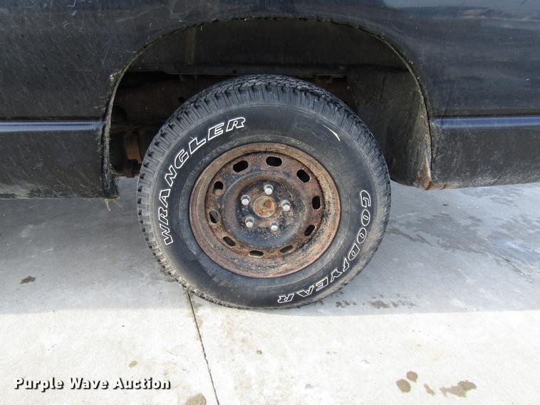 image for item DE5939 2004 Dodge Ram 1500 SLT pickup truck