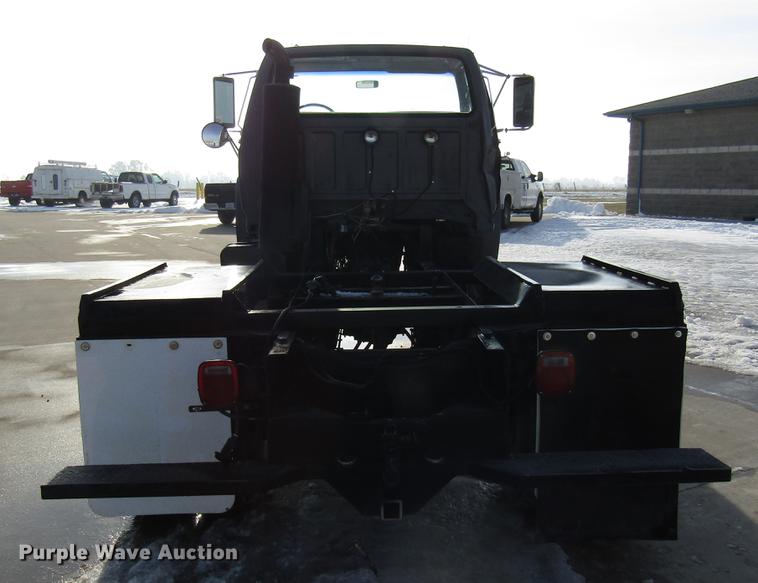 image for item DE5940 1994 Ford F700 truck cab and chassis