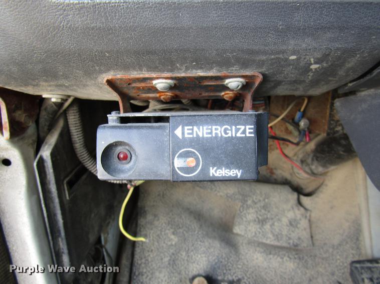 image for item DE5940 1994 Ford F700 truck cab and chassis