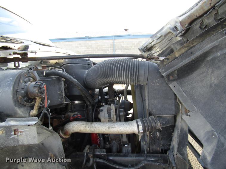 image for item DE5940 1994 Ford F700 truck cab and chassis