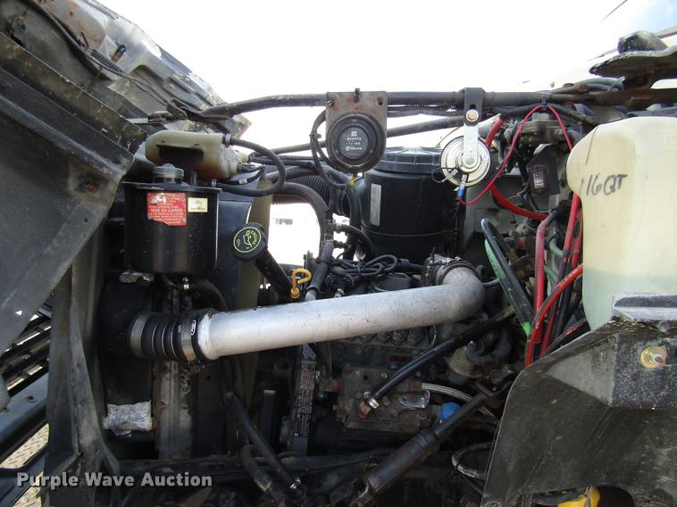 image for item DE5940 1994 Ford F700 truck cab and chassis