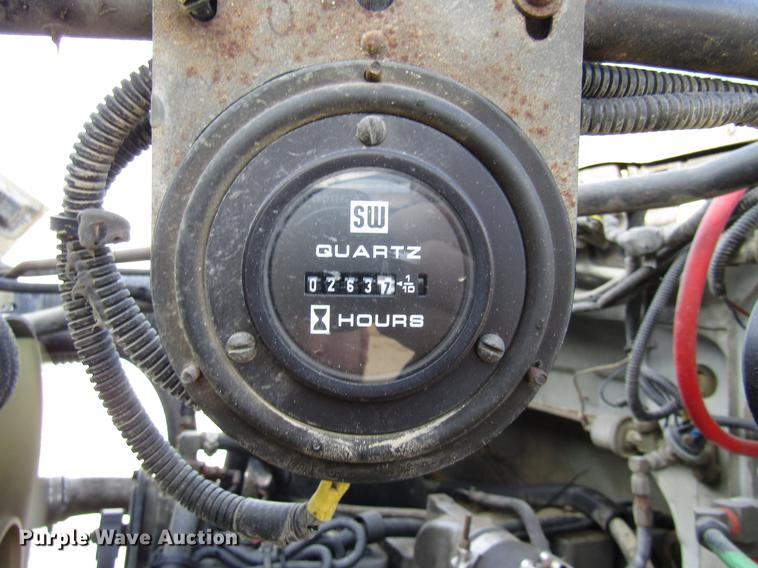 image for item DE5940 1994 Ford F700 truck cab and chassis