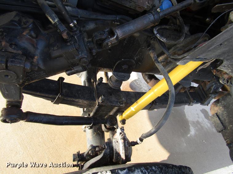 image for item DE5940 1994 Ford F700 truck cab and chassis