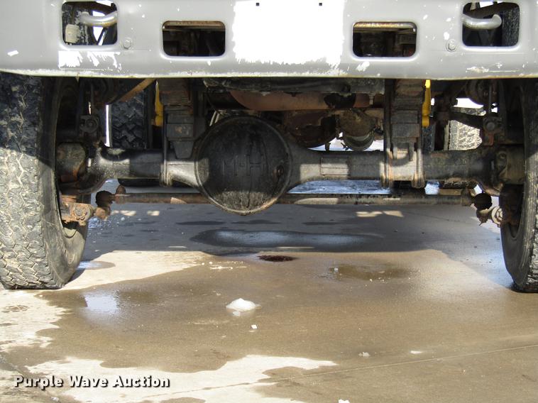 image for item DE5940 1994 Ford F700 truck cab and chassis