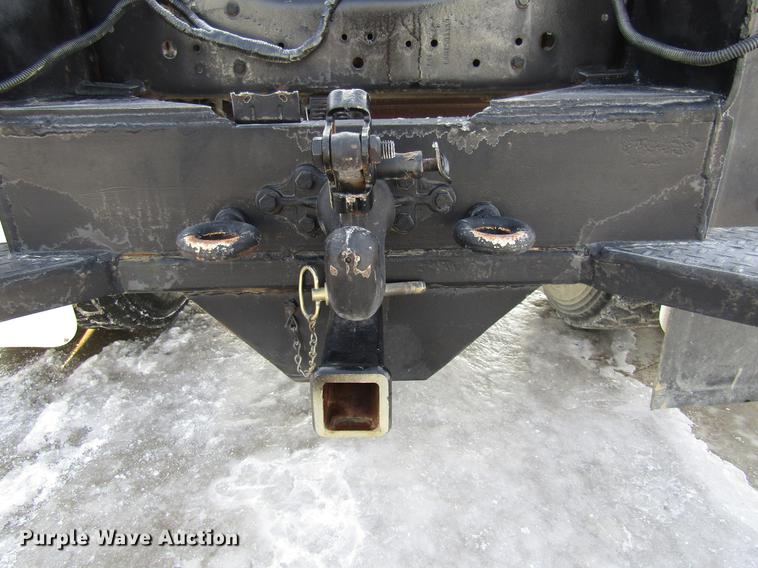 image for item DE5940 1994 Ford F700 truck cab and chassis
