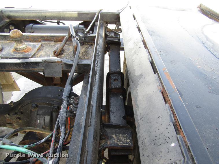 image for item DE5940 1994 Ford F700 truck cab and chassis