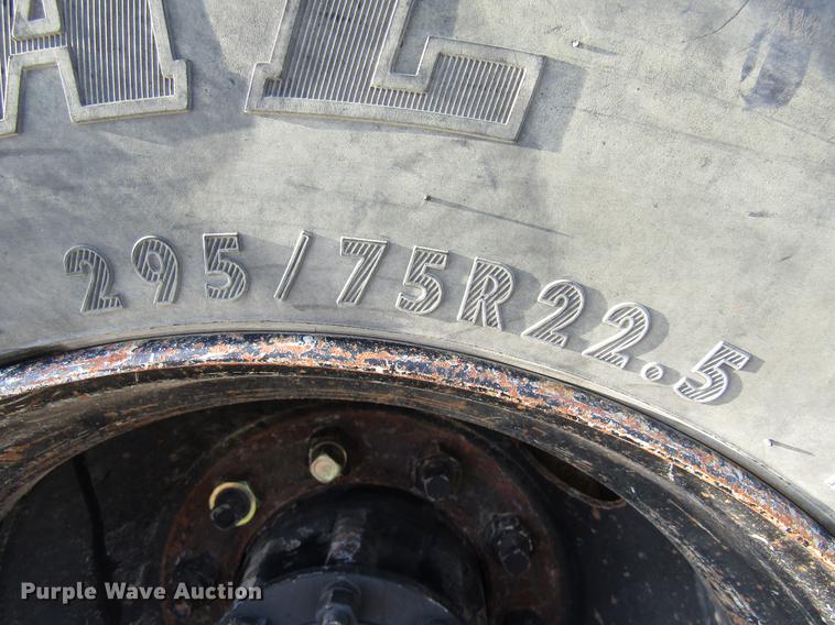 image for item DE5940 1994 Ford F700 truck cab and chassis