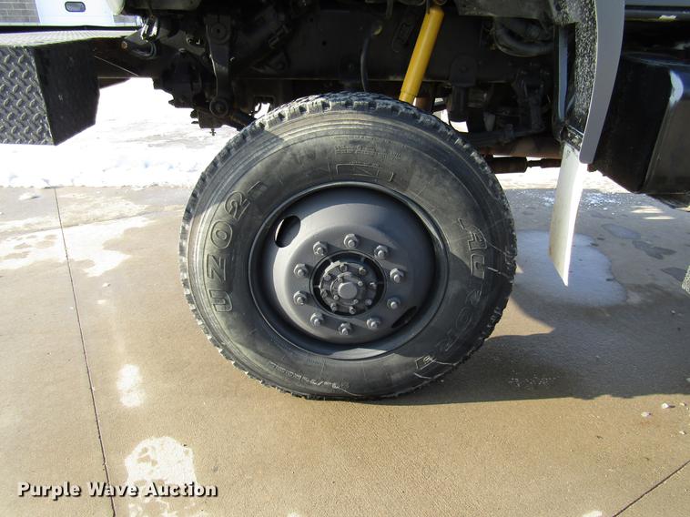 image for item DE5940 1994 Ford F700 truck cab and chassis