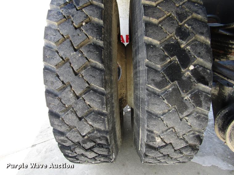 image for item DE5940 1994 Ford F700 truck cab and chassis