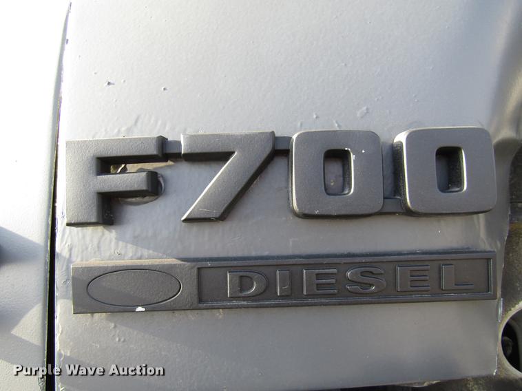 image for item DE5940 1994 Ford F700 truck cab and chassis