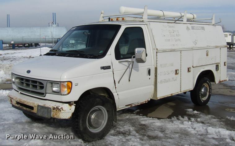 image for item DE5942 2000 Ford Econoline E350 Super Duty utility van