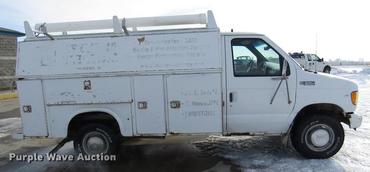 image for item DE5942 2000 Ford Econoline E350 Super Duty utility van