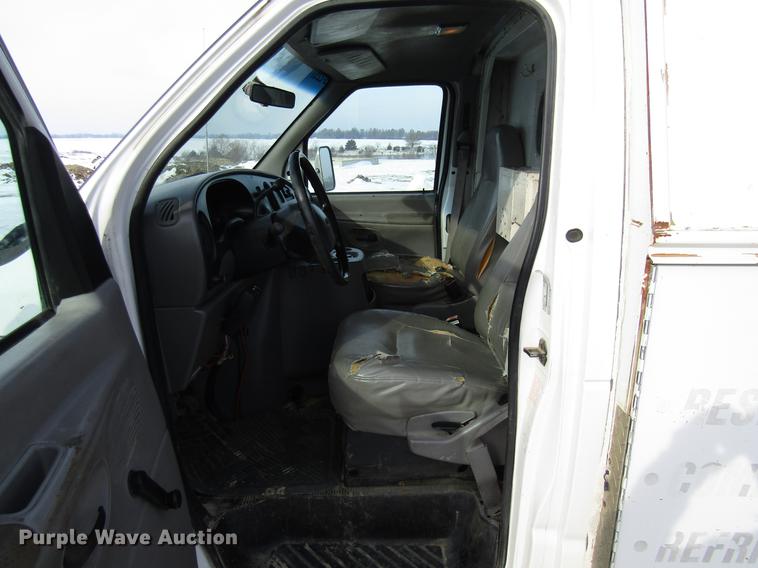 image for item DE5942 2000 Ford Econoline E350 Super Duty utility van