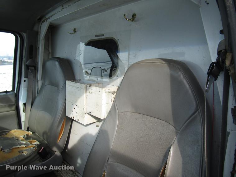 image for item DE5942 2000 Ford Econoline E350 Super Duty utility van