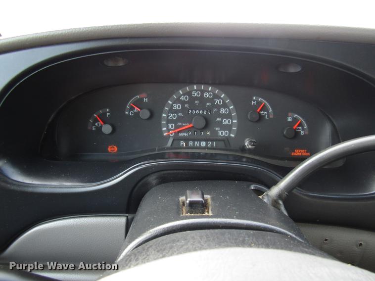 image for item DE5942 2000 Ford Econoline E350 Super Duty utility van