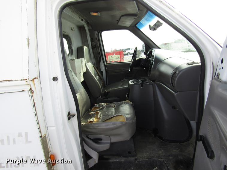 image for item DE5942 2000 Ford Econoline E350 Super Duty utility van