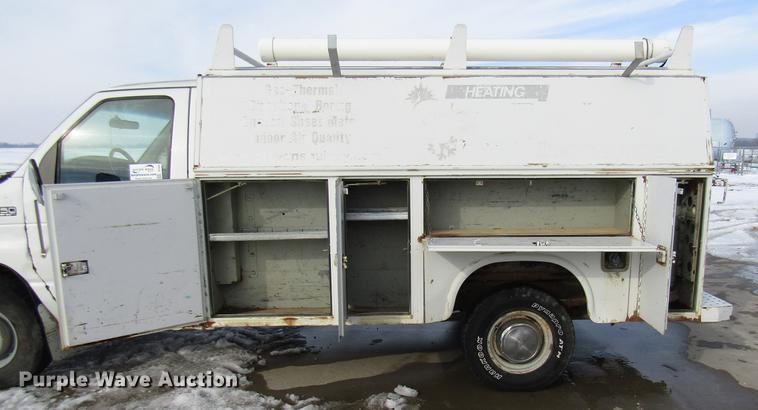 image for item DE5942 2000 Ford Econoline E350 Super Duty utility van