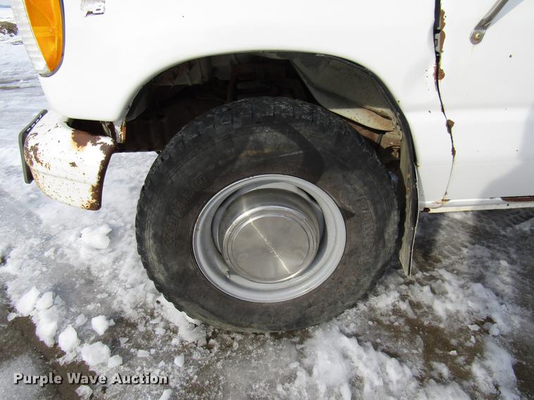 image for item DE5942 2000 Ford Econoline E350 Super Duty utility van