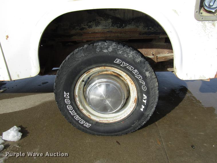 image for item DE5942 2000 Ford Econoline E350 Super Duty utility van