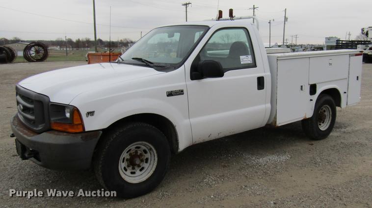 image for item DE5957 2000 Ford F250 Super Duty XL utility bed pickup truck