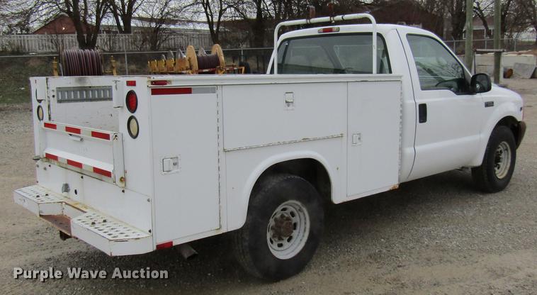 image for item DE5957 2000 Ford F250 Super Duty XL utility bed pickup truck