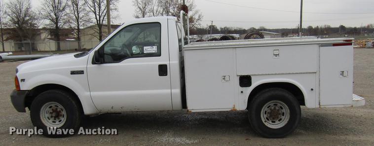 image for item DE5957 2000 Ford F250 Super Duty XL utility bed pickup truck