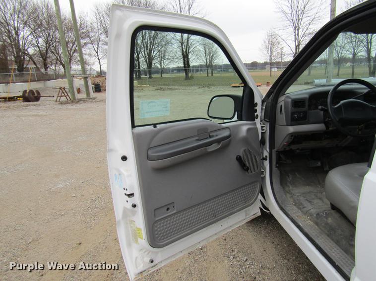 image for item DE5957 2000 Ford F250 Super Duty XL utility bed pickup truck