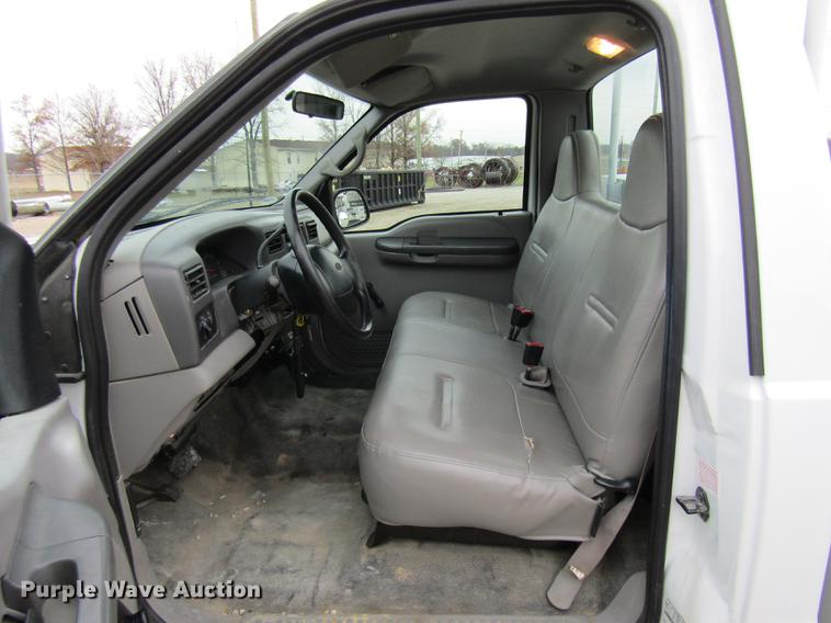 image for item DE5957 2000 Ford F250 Super Duty XL utility bed pickup truck