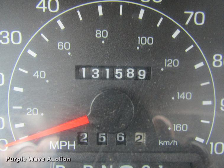 image for item DE5957 2000 Ford F250 Super Duty XL utility bed pickup truck