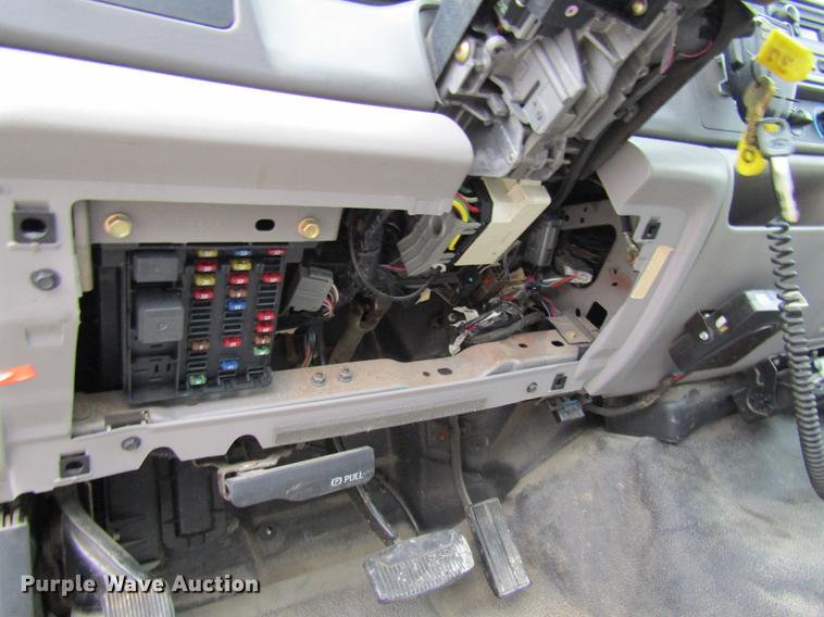 image for item DE5957 2000 Ford F250 Super Duty XL utility bed pickup truck