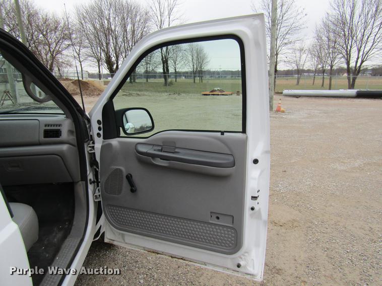 image for item DE5957 2000 Ford F250 Super Duty XL utility bed pickup truck