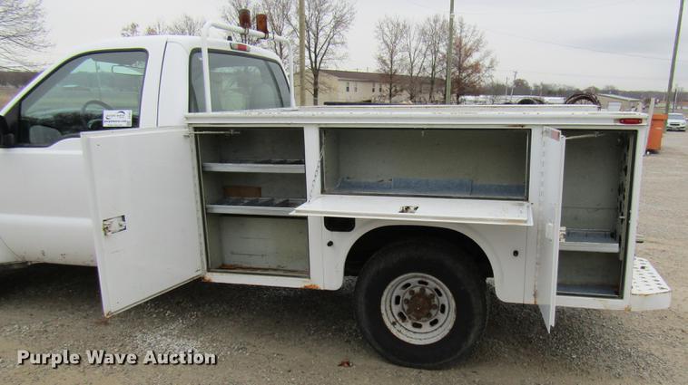 image for item DE5957 2000 Ford F250 Super Duty XL utility bed pickup truck