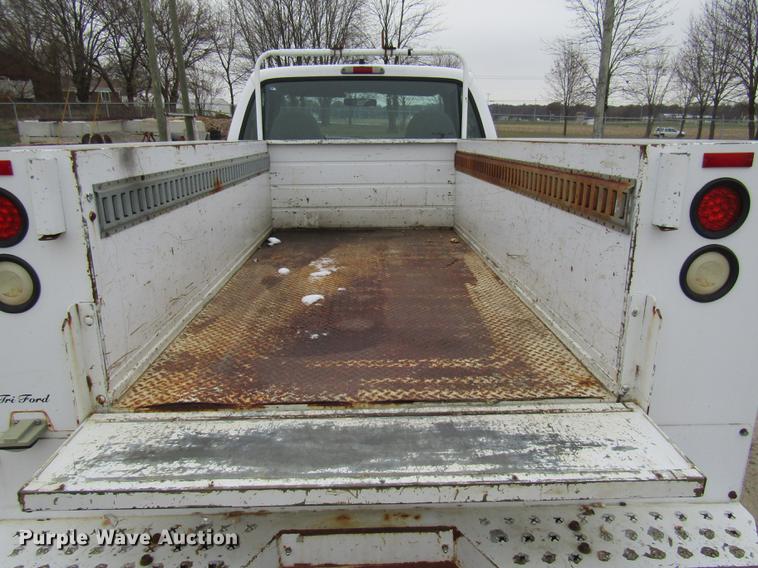 image for item DE5957 2000 Ford F250 Super Duty XL utility bed pickup truck