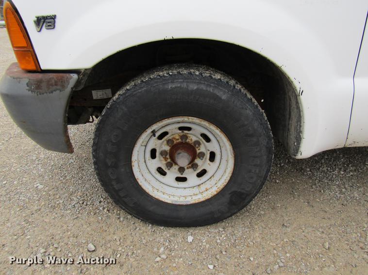 image for item DE5957 2000 Ford F250 Super Duty XL utility bed pickup truck