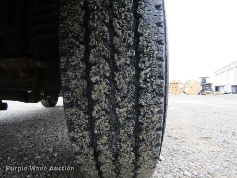 image for item DE5957 2000 Ford F250 Super Duty XL utility bed pickup truck