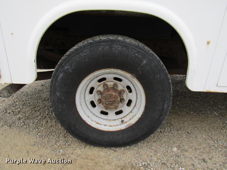 image for item DE5957 2000 Ford F250 Super Duty XL utility bed pickup truck