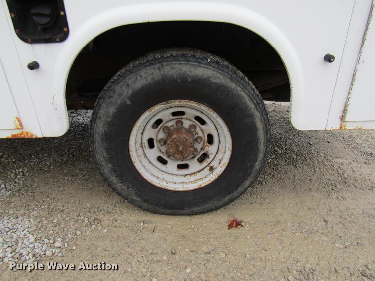 image for item DE5957 2000 Ford F250 Super Duty XL utility bed pickup truck