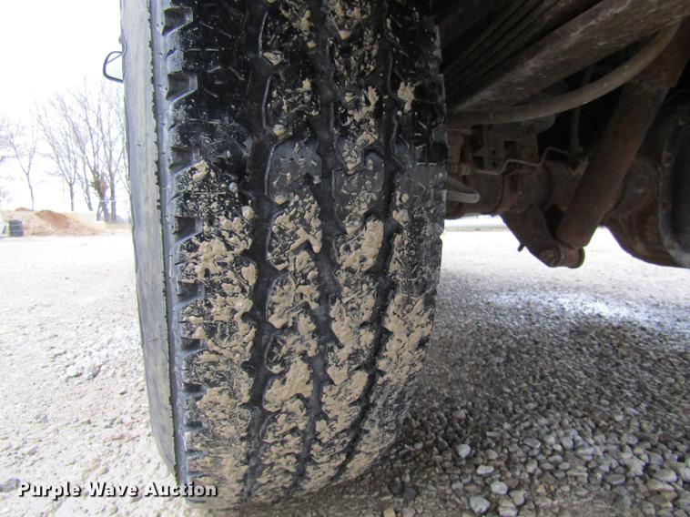 image for item DE5957 2000 Ford F250 Super Duty XL utility bed pickup truck