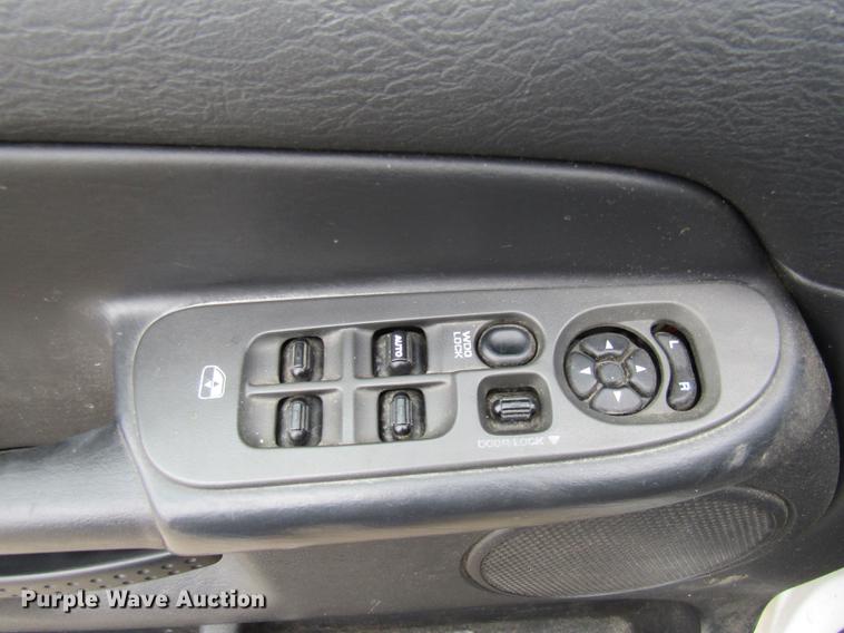 image for item DE5958 2003 Dodge Ram 1500 SLT Quad Cab pickup truck