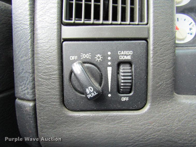 image for item DE5958 2003 Dodge Ram 1500 SLT Quad Cab pickup truck