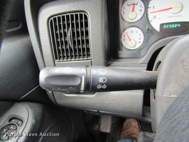 image for item DE5958 2003 Dodge Ram 1500 SLT Quad Cab pickup truck