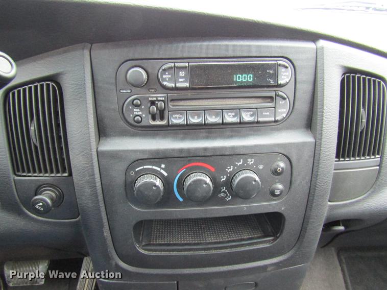 image for item DE5958 2003 Dodge Ram 1500 SLT Quad Cab pickup truck