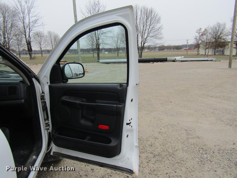image for item DE5958 2003 Dodge Ram 1500 SLT Quad Cab pickup truck