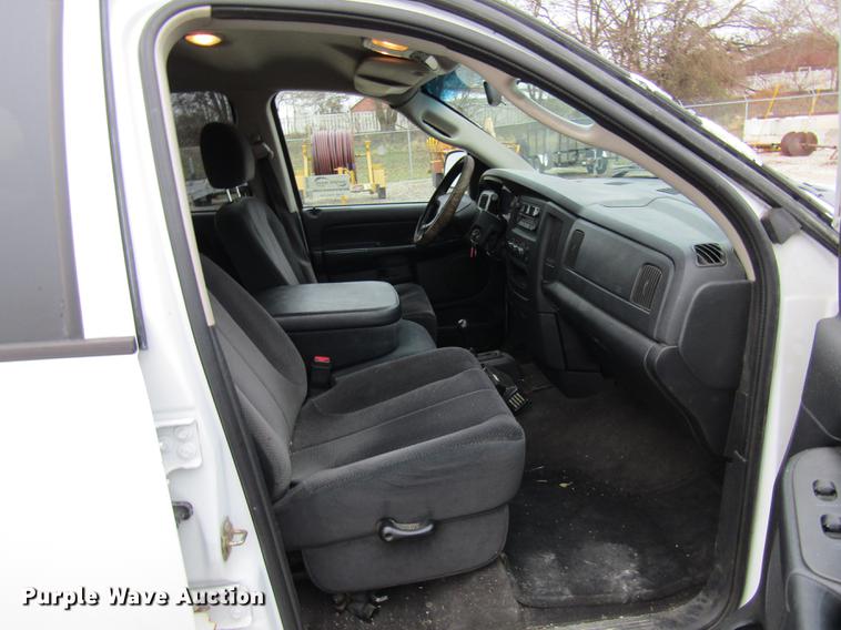 image for item DE5958 2003 Dodge Ram 1500 SLT Quad Cab pickup truck