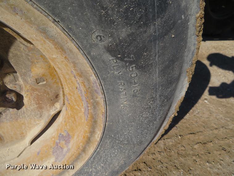 image for item DE6552 Ford 961 Powermaster tractor