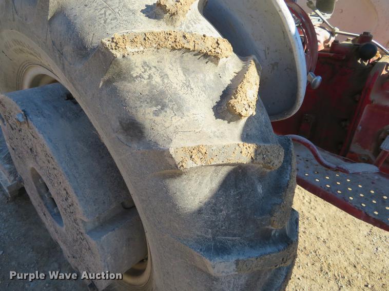 image for item DE6552 Ford 961 Powermaster tractor