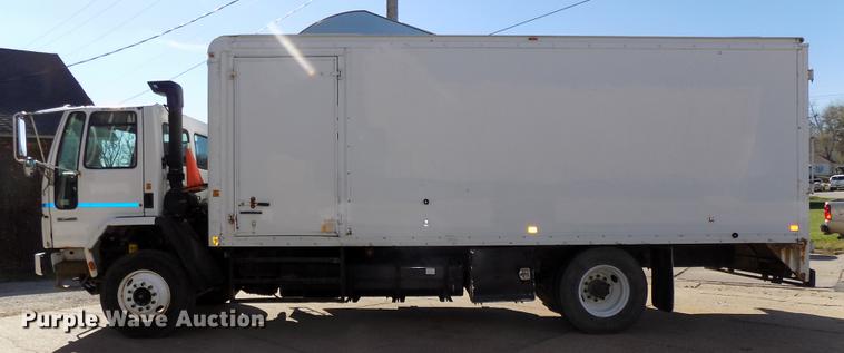 image for item DE7550 2007 Sterling SC8000 shredder box truck