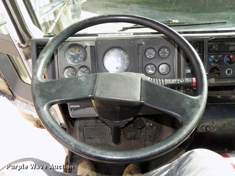 image for item DE7550 2007 Sterling SC8000 shredder box truck